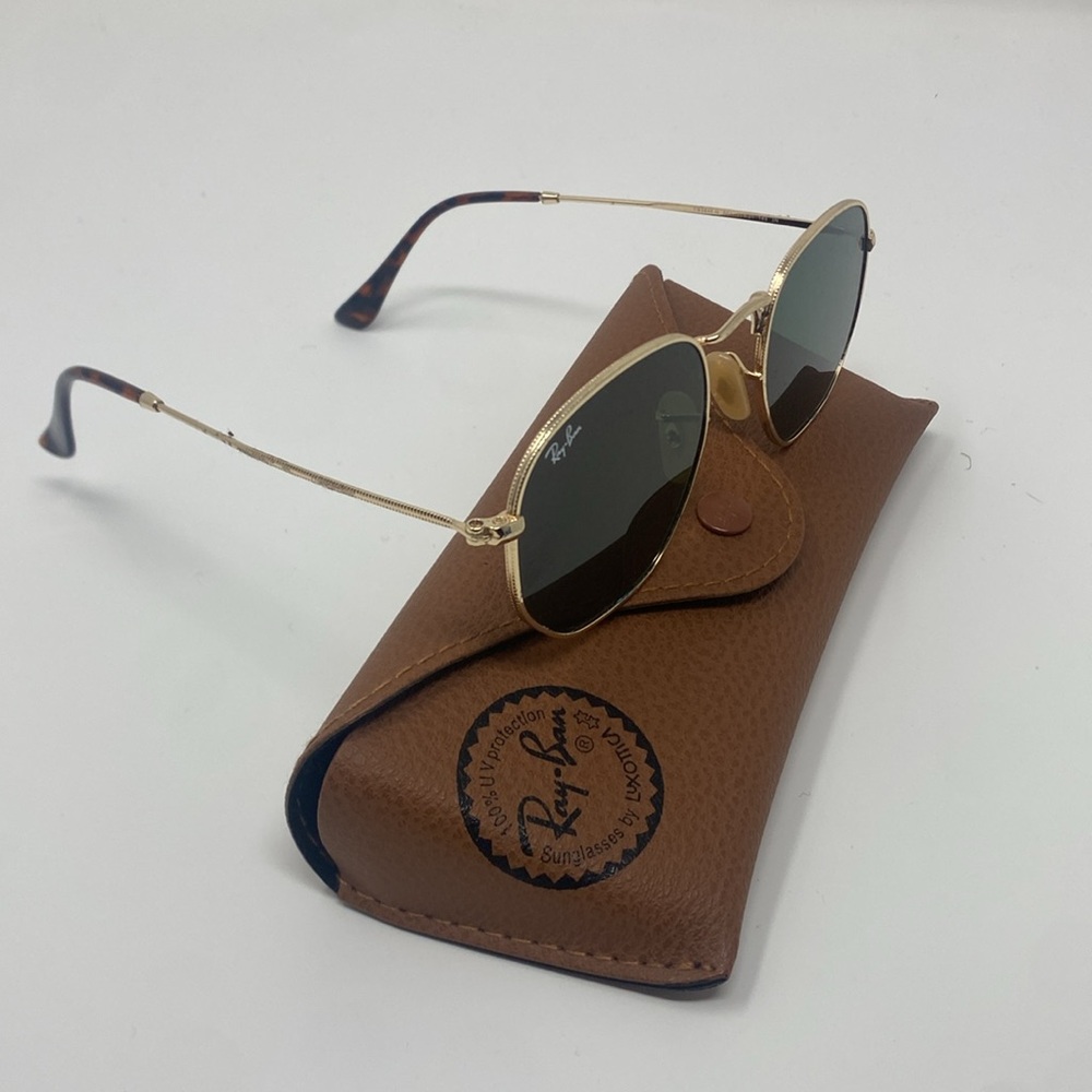 Ray-Ban
RB3548N Hexagonal Flat Lenses - Picture 2 of 6
